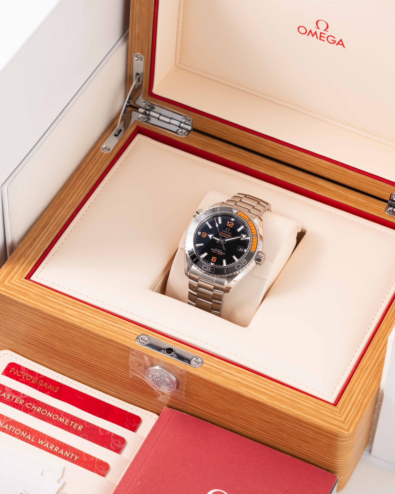 Omega Seamaster 215.30.44.21.01.002 2026 thumbnail 2