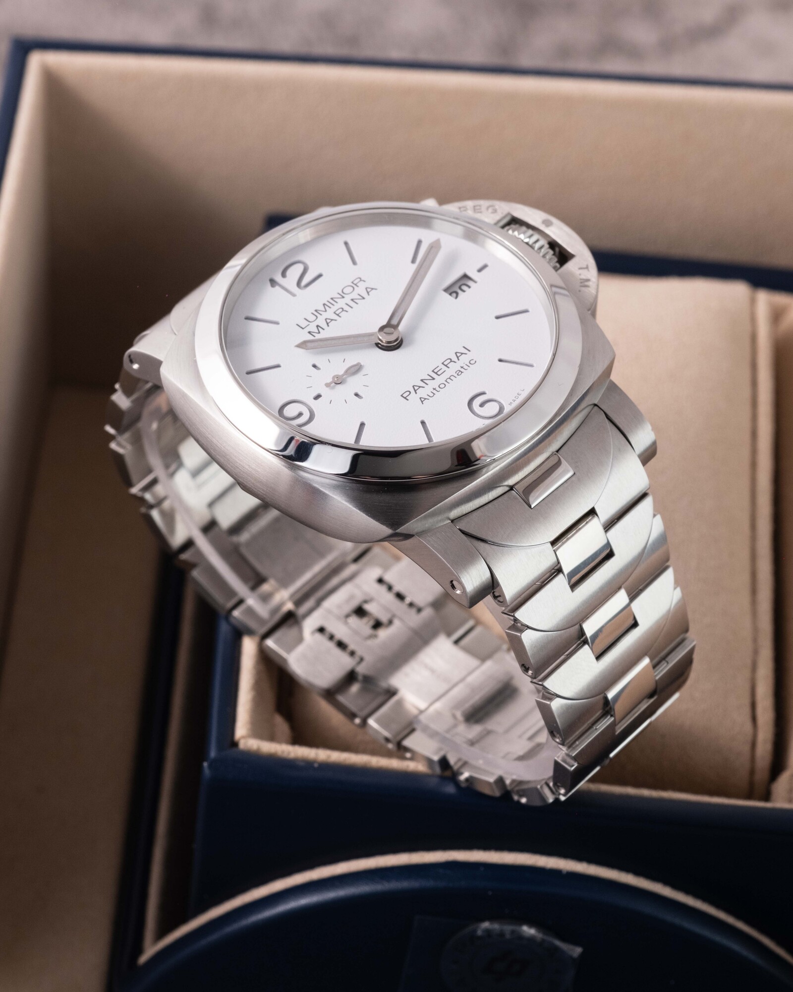 Panerai Luminor Marina 8 Days PAM01564 2024 thumbnail 4