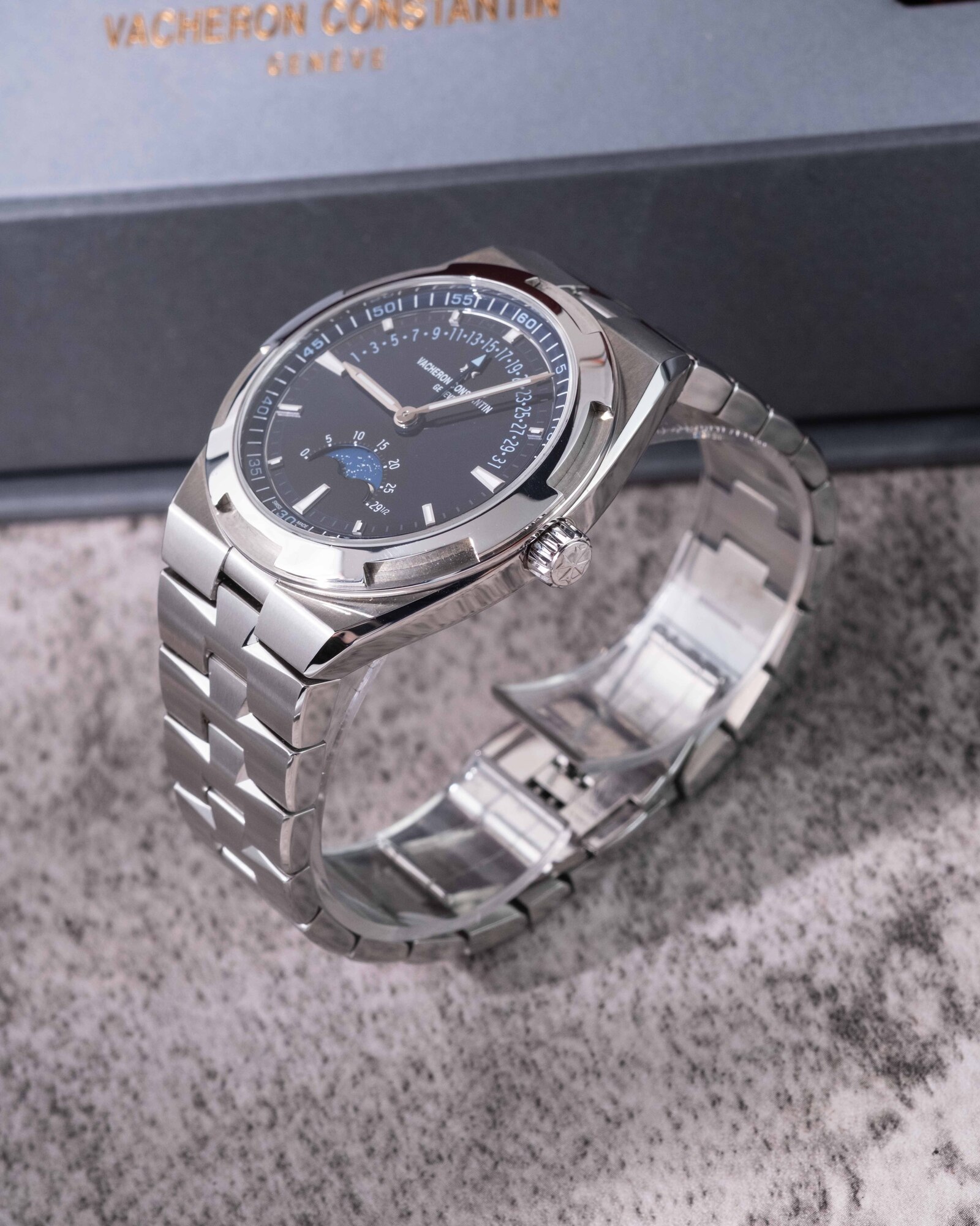Vacheron Constantin Overseas 4000V210A-B911 2025 thumbnail 3