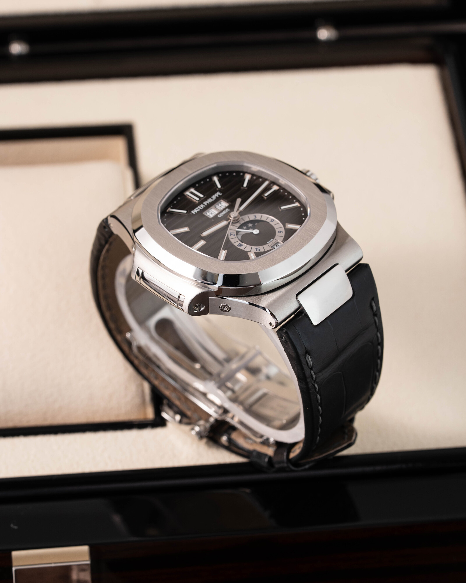 Patek Philippe Nautilus 5726A-001 2025 thumbnail 4