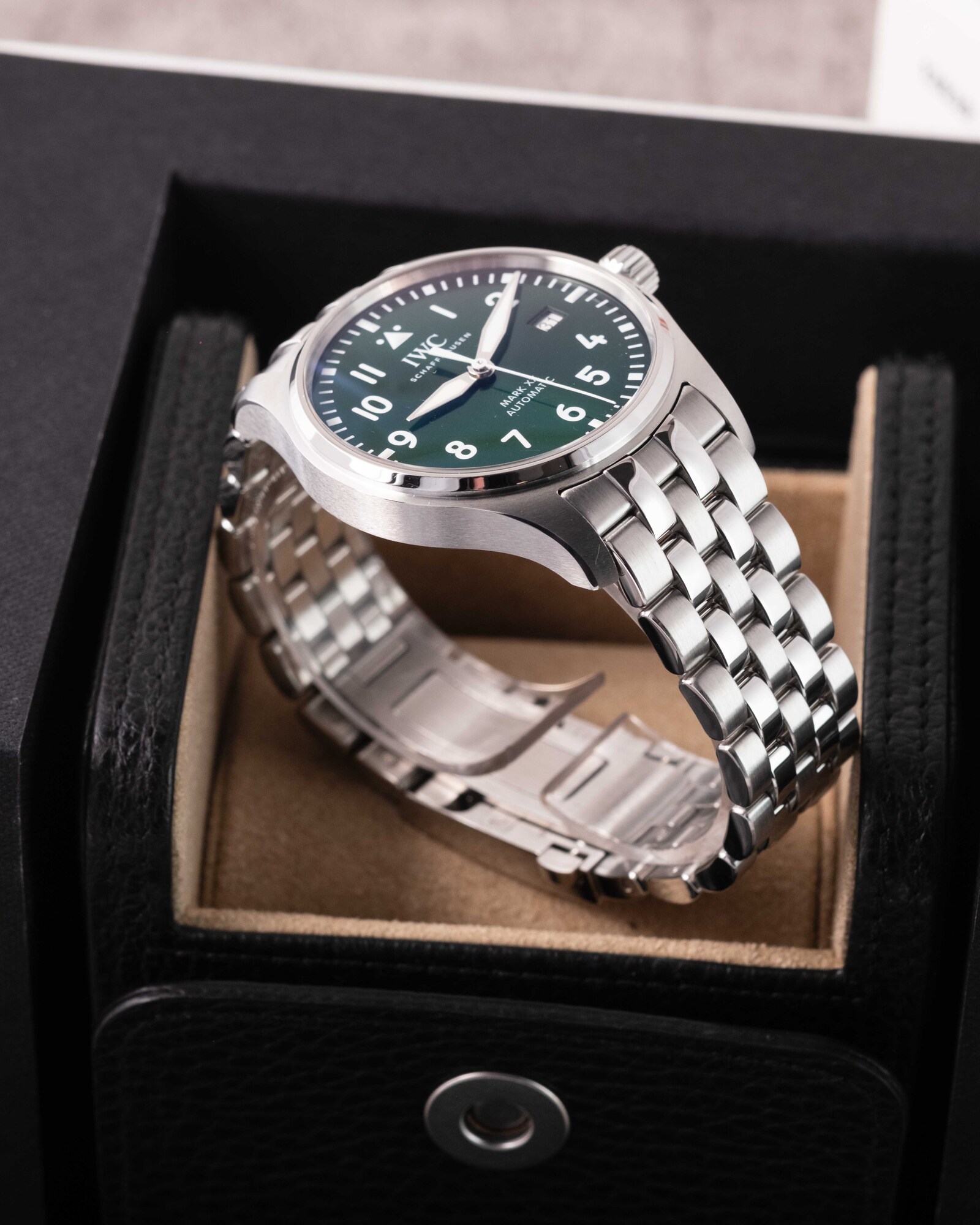 IWC Pilot Mark IW328206 2025 thumbnail 4